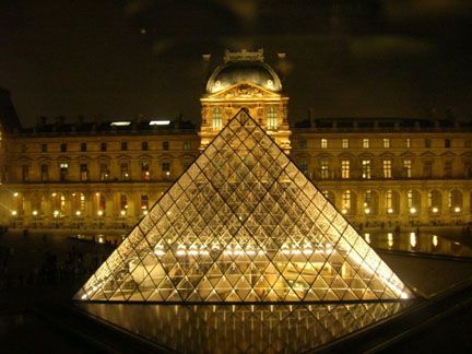  photo Pyramid_Louvre-Museum_Paris1.jpg