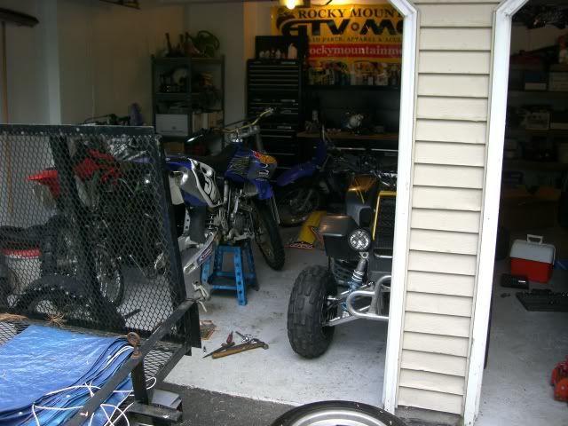 http://i185.photobucket.com/albums/x153/crazyz250/Garage6.jpg