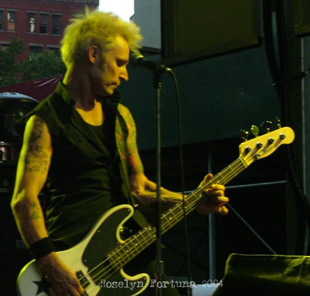 Mike_Dirnt_by_cmklfire.jpg