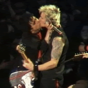 liplock212121.gif