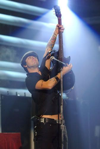 billie_joe_x_sexy_pic--large-msg-11.jpg