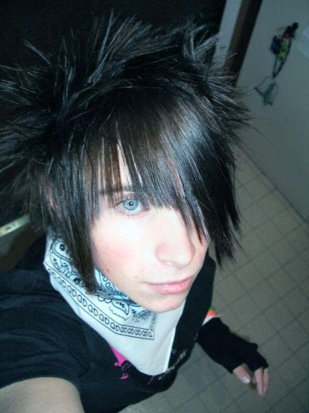 emo guys with black hair and blue eyes. hot emo guys with lue eyes