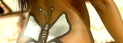 Borboleta pintada na bunda gostosa da morena