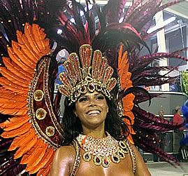 Viviane Castro desfilando no Carnaval 2008