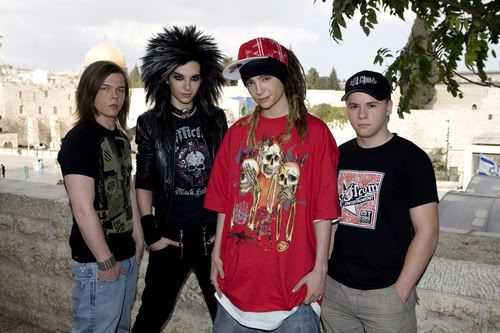 http://i185.photobucket.com/albums/x131/tokiohotel_ro/others/06%2010%202007%20-%20Israel%20-%20Tel%20Aviv/part%201/foto11_20071009211434_335_500.jpg